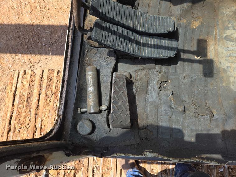 image for item ED2130 1998 Daewoo DH320 excavator