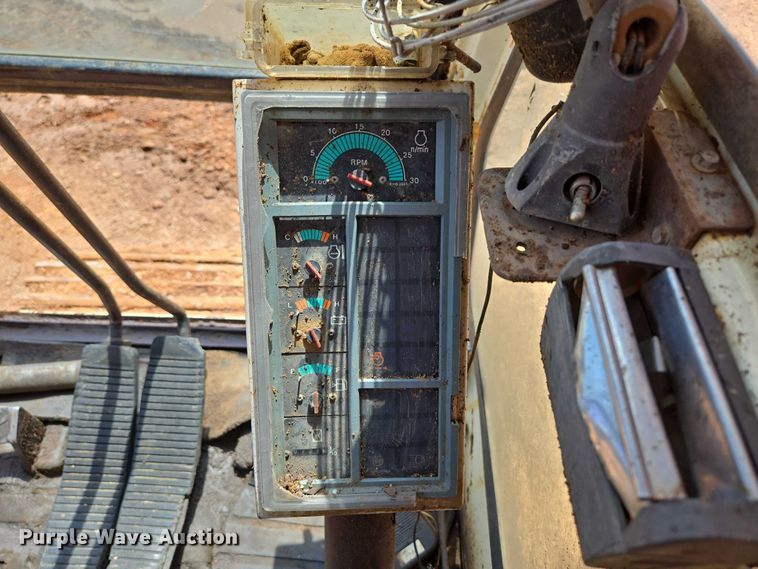 image for item ED2130 1998 Daewoo DH320 excavator