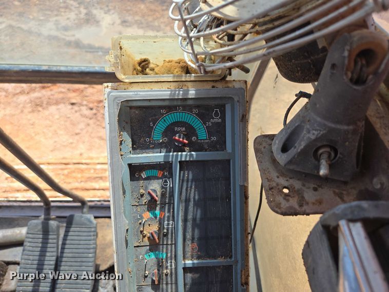 image for item ED2130 1998 Daewoo DH320 excavator