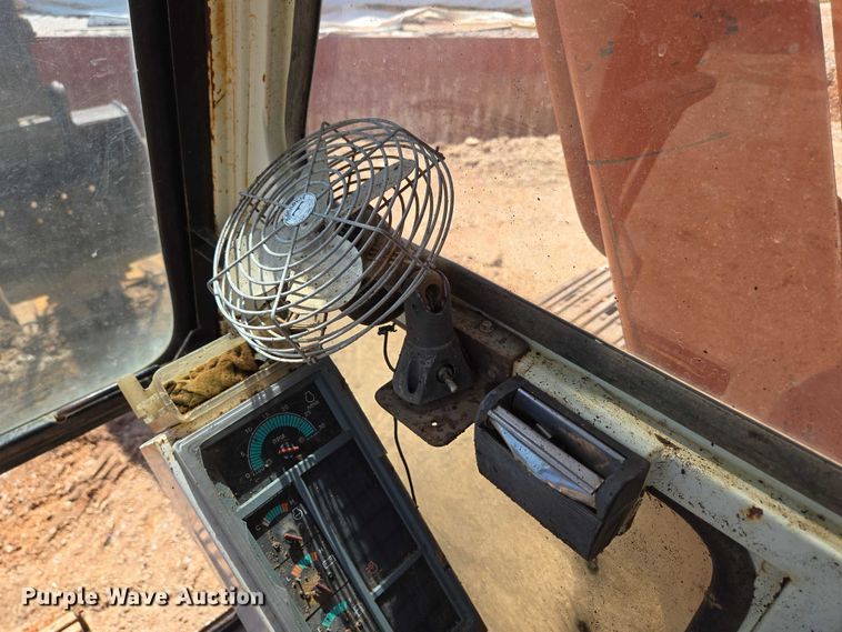 image for item ED2130 1998 Daewoo DH320 excavator