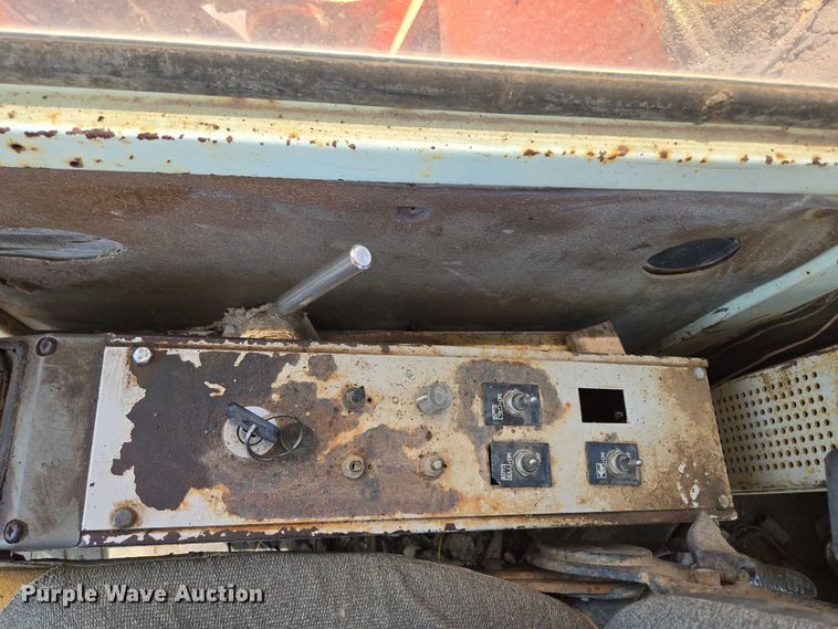 image for item ED2130 1998 Daewoo DH320 excavator