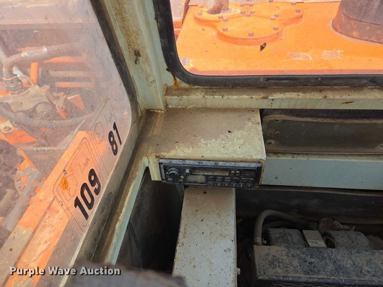 image for item ED2130 1998 Daewoo DH320 excavator