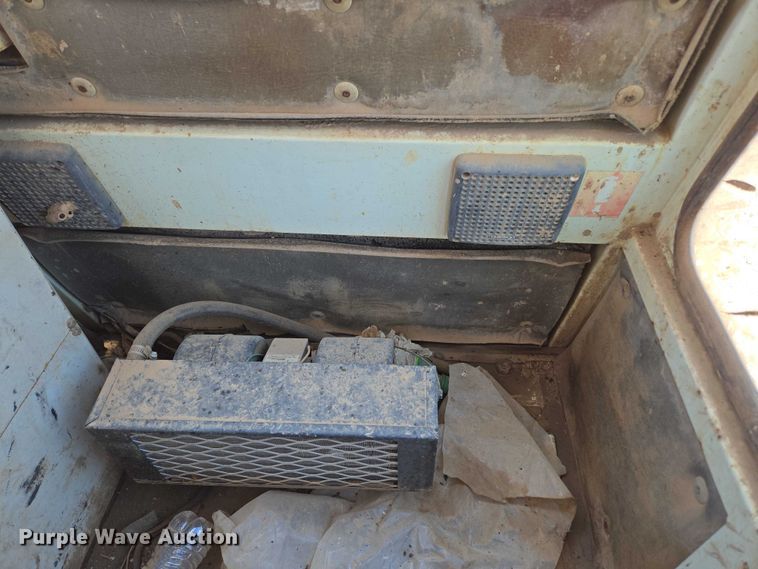 image for item ED2130 1998 Daewoo DH320 excavator