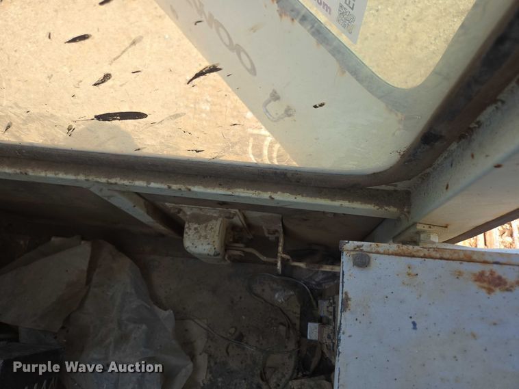 image for item ED2130 1998 Daewoo DH320 excavator