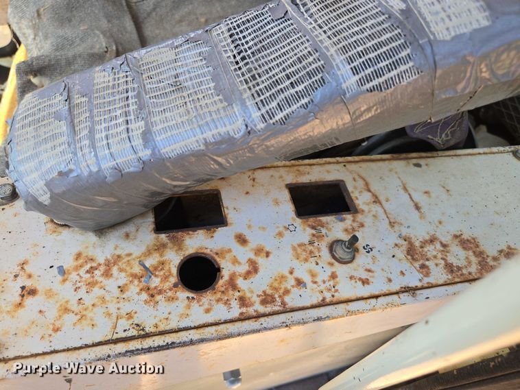 image for item ED2130 1998 Daewoo DH320 excavator