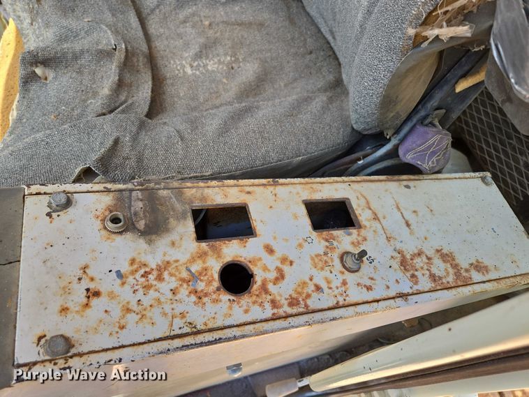 image for item ED2130 1998 Daewoo DH320 excavator