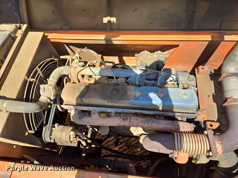 image for item ED2130 1998 Daewoo DH320 excavator