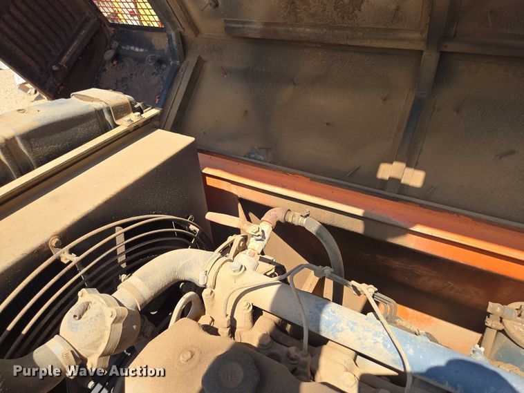 image for item ED2130 1998 Daewoo DH320 excavator