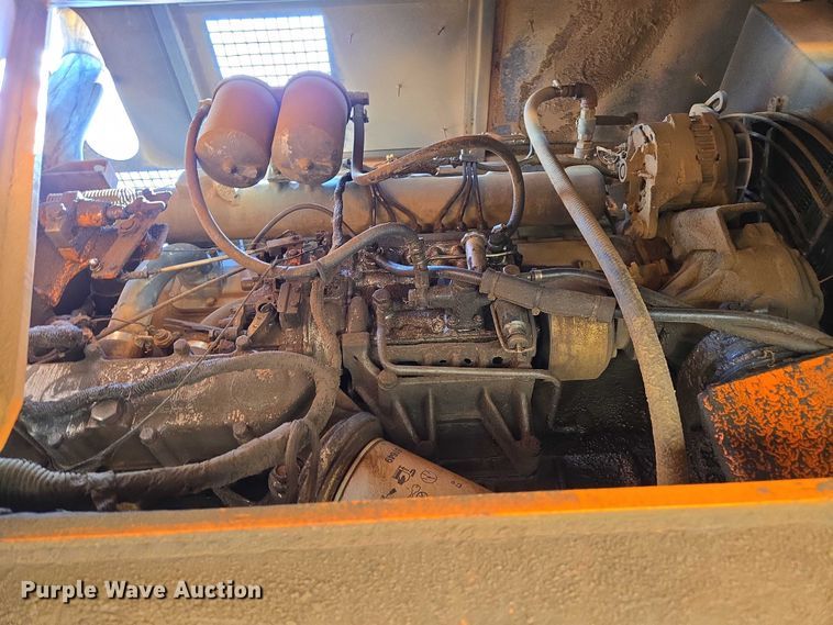 image for item ED2130 1998 Daewoo DH320 excavator