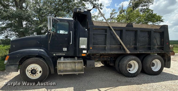 image for item ED4243 1996 Freightliner FLD dump truck