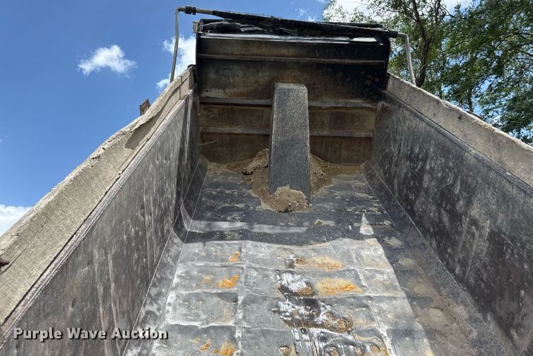 image for item ED4243 1996 Freightliner FLD dump truck