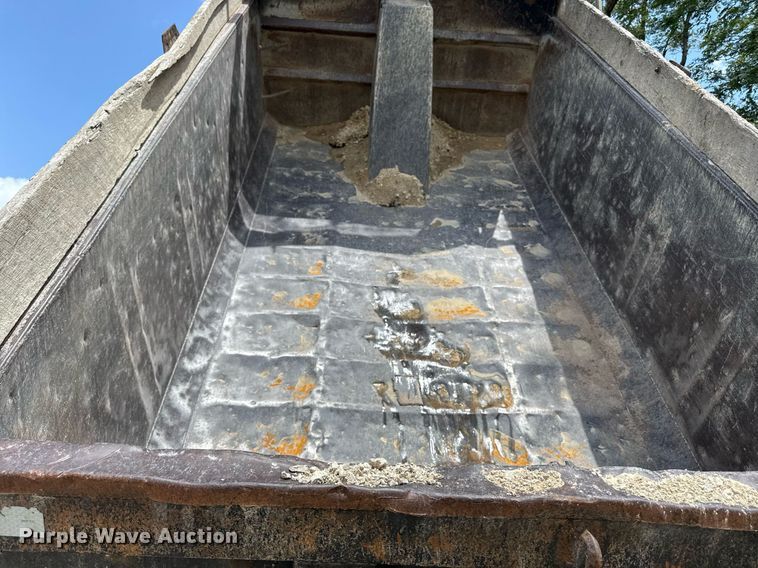 image for item ED4243 1996 Freightliner FLD dump truck