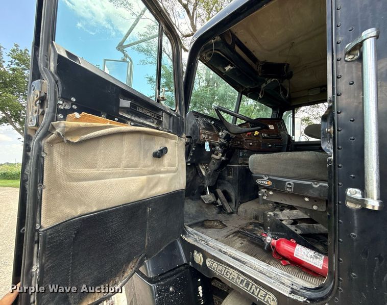 image for item ED4243 1996 Freightliner FLD dump truck