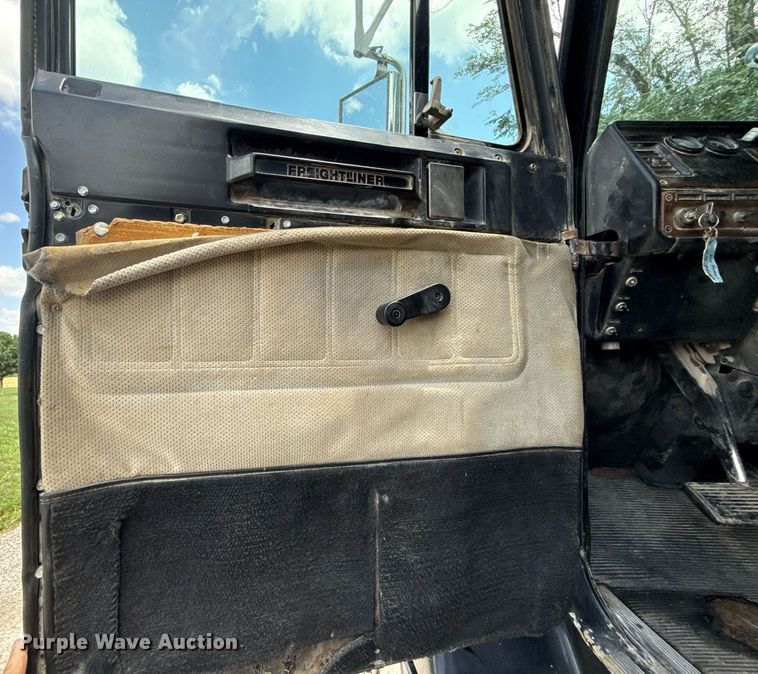 image for item ED4243 1996 Freightliner FLD dump truck