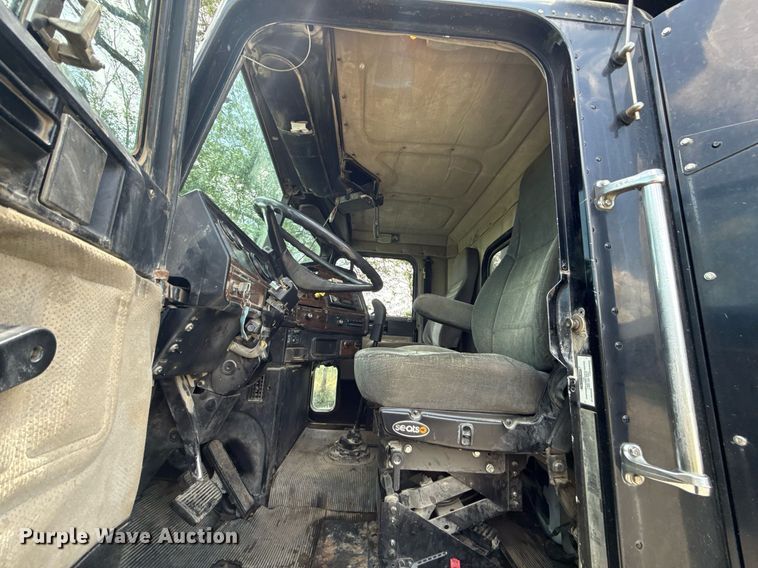 image for item ED4243 1996 Freightliner FLD dump truck