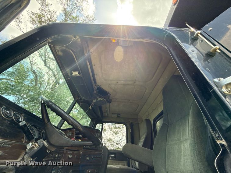 image for item ED4243 1996 Freightliner FLD dump truck