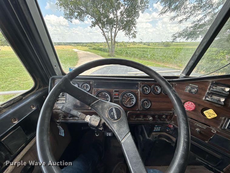 image for item ED4243 1996 Freightliner FLD dump truck