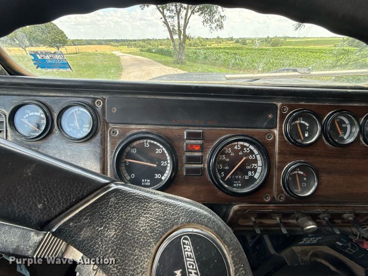 image for item ED4243 1996 Freightliner FLD dump truck