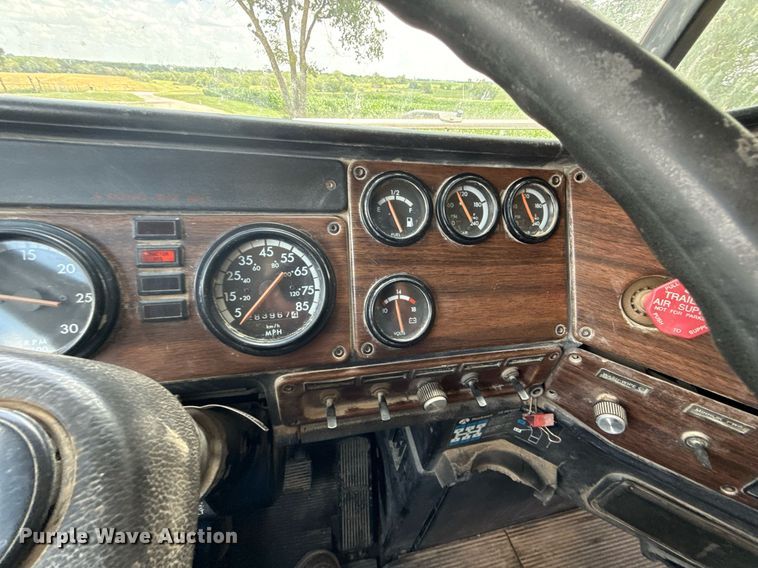 image for item ED4243 1996 Freightliner FLD dump truck