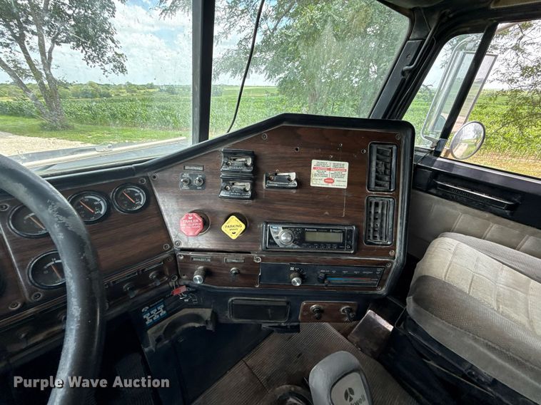 image for item ED4243 1996 Freightliner FLD dump truck