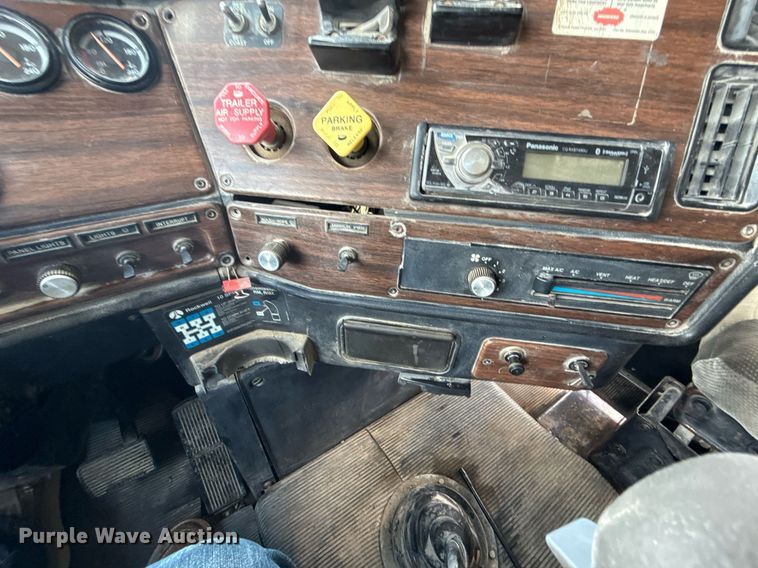 image for item ED4243 1996 Freightliner FLD dump truck