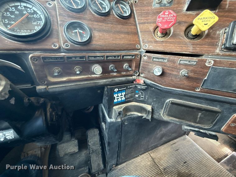 image for item ED4243 1996 Freightliner FLD dump truck