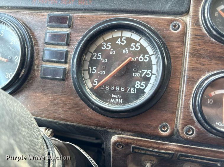 image for item ED4243 1996 Freightliner FLD dump truck