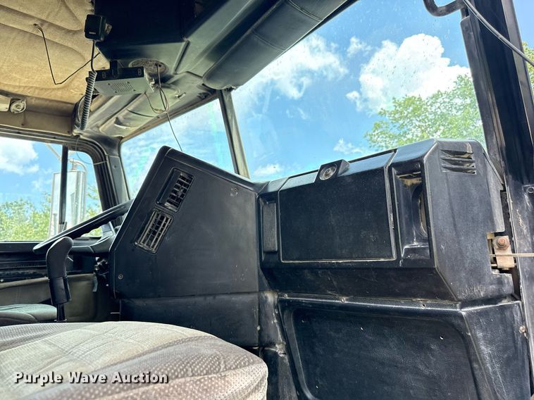 image for item ED4243 1996 Freightliner FLD dump truck