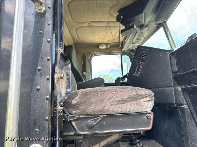 image for item ED4243 1996 Freightliner FLD dump truck