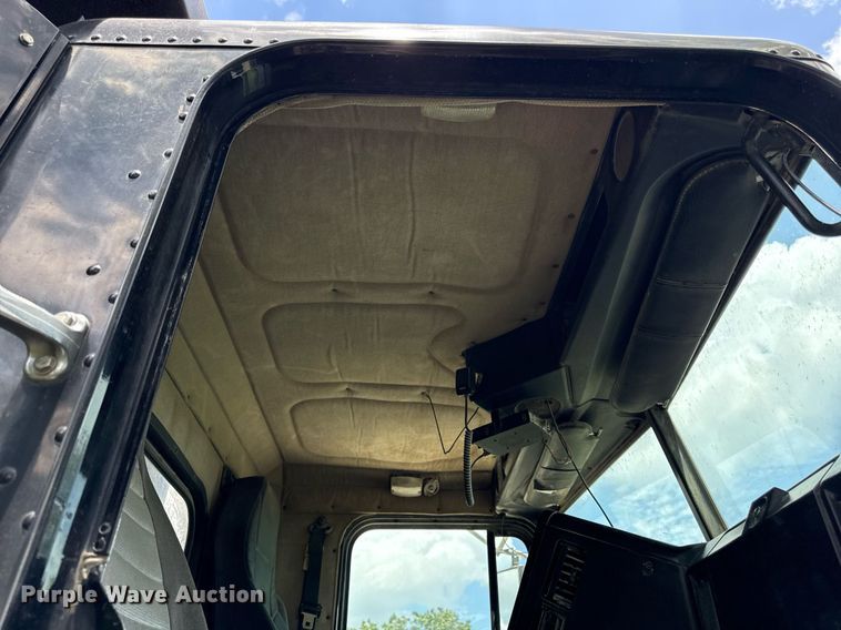 image for item ED4243 1996 Freightliner FLD dump truck