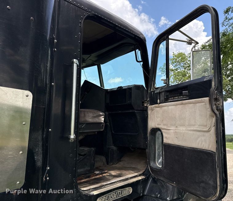 image for item ED4243 1996 Freightliner FLD dump truck