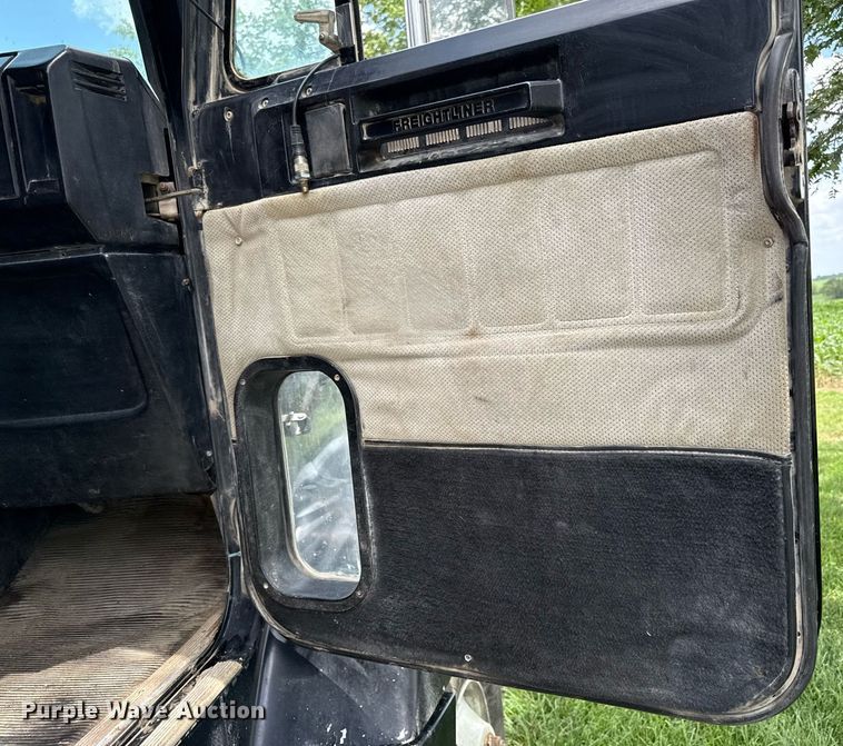 image for item ED4243 1996 Freightliner FLD dump truck