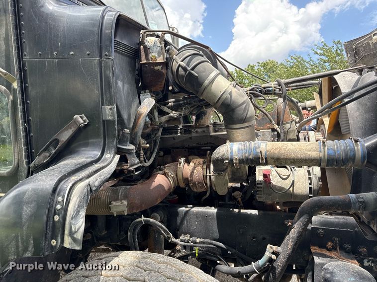 image for item ED4243 1996 Freightliner FLD dump truck