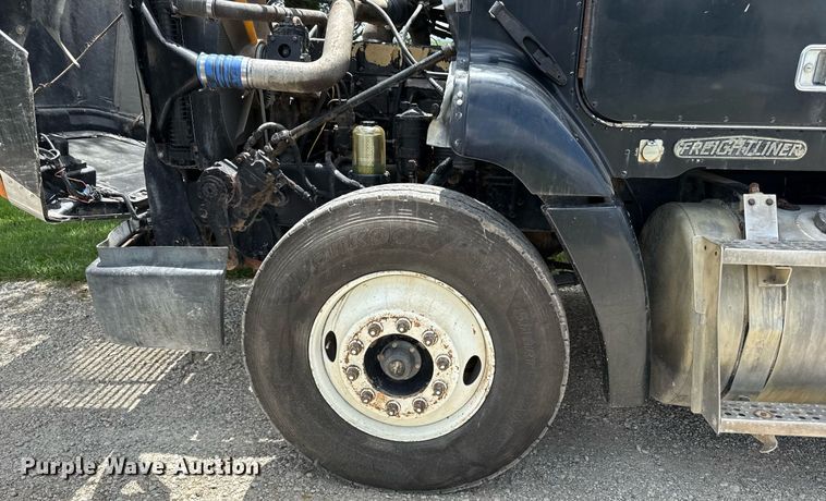 image for item ED4243 1996 Freightliner FLD dump truck