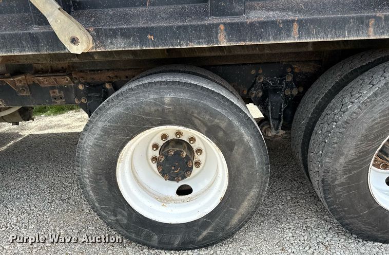 image for item ED4243 1996 Freightliner FLD dump truck