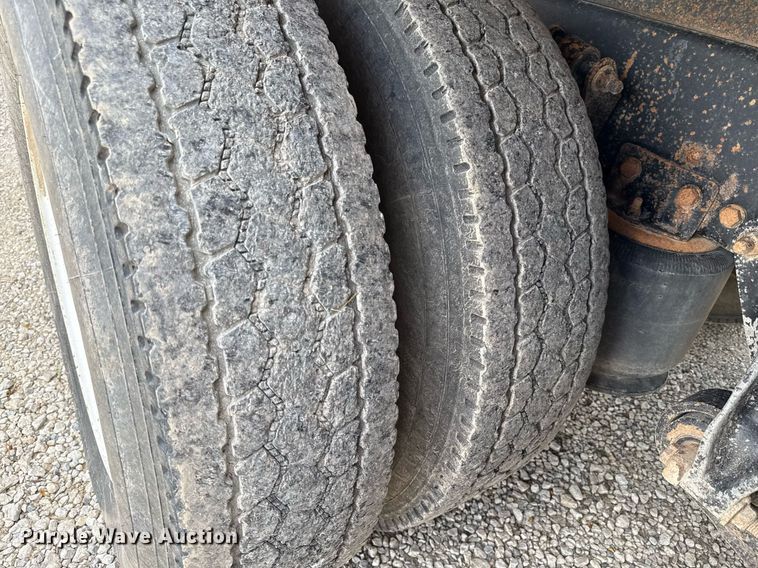 image for item ED4243 1996 Freightliner FLD dump truck