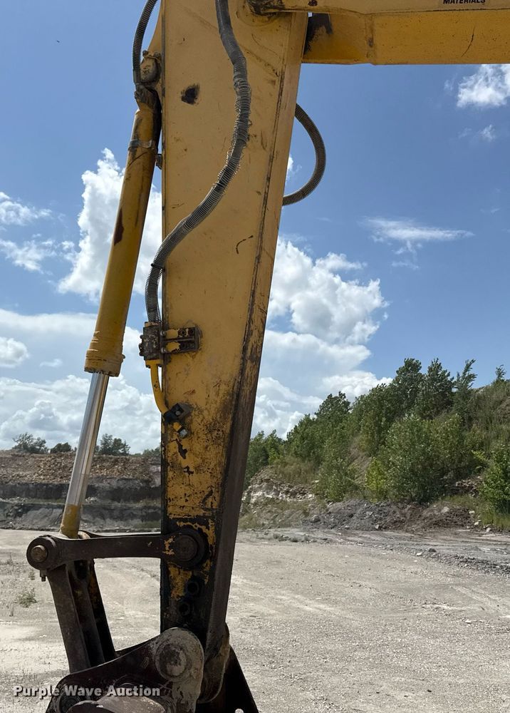 image for item ED4257 2003 Komatsu PC200LC-7L excavator