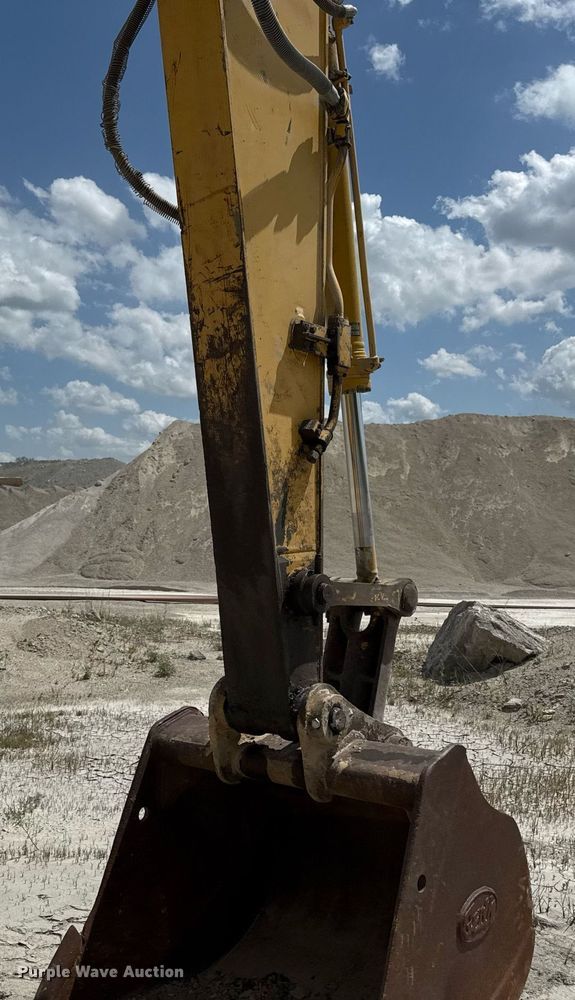 image for item ED4257 2003 Komatsu PC200LC-7L excavator