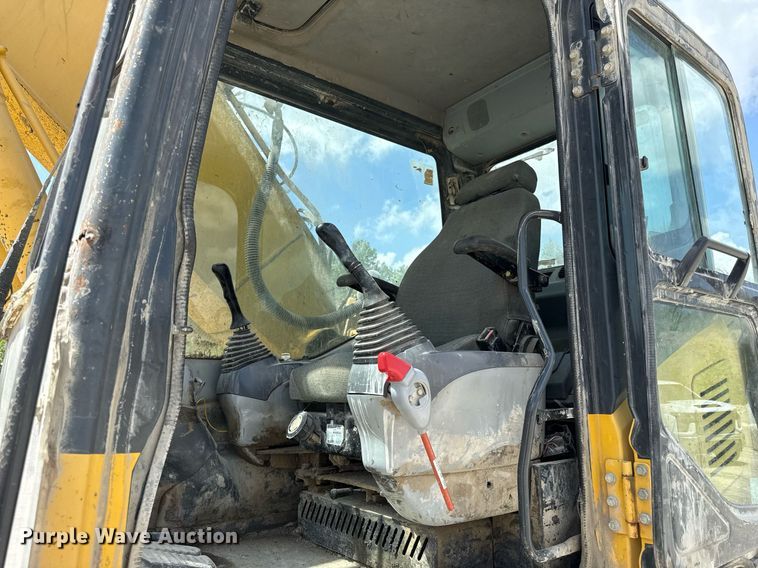 image for item ED4257 2003 Komatsu PC200LC-7L excavator