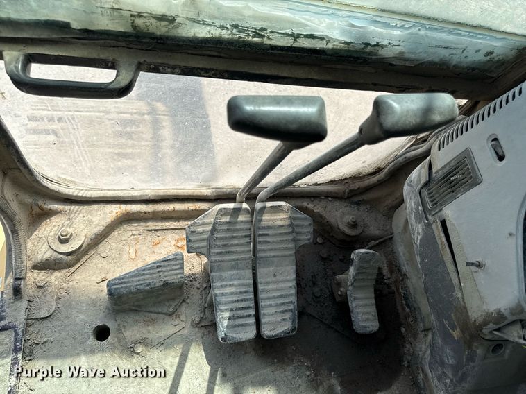 image for item ED4257 2003 Komatsu PC200LC-7L excavator