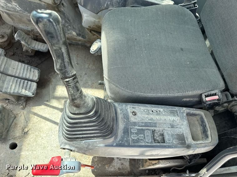 image for item ED4257 2003 Komatsu PC200LC-7L excavator