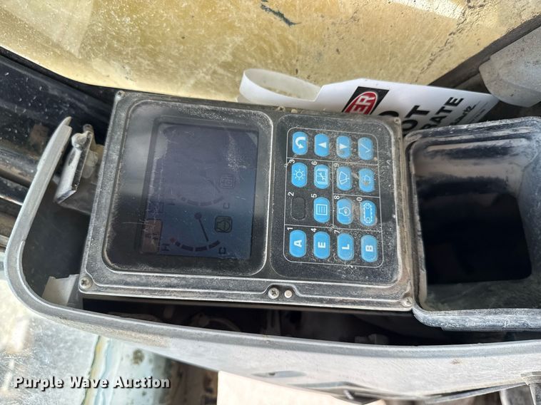 image for item ED4257 2003 Komatsu PC200LC-7L excavator