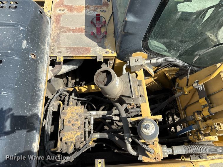 image for item ED4257 2003 Komatsu PC200LC-7L excavator