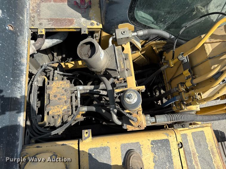 image for item ED4257 2003 Komatsu PC200LC-7L excavator