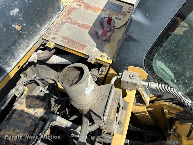 image for item ED4257 2003 Komatsu PC200LC-7L excavator