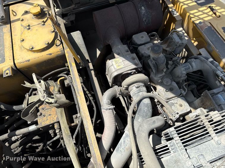 image for item ED4257 2003 Komatsu PC200LC-7L excavator