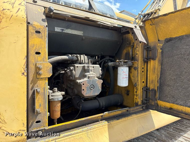 image for item ED4257 2003 Komatsu PC200LC-7L excavator