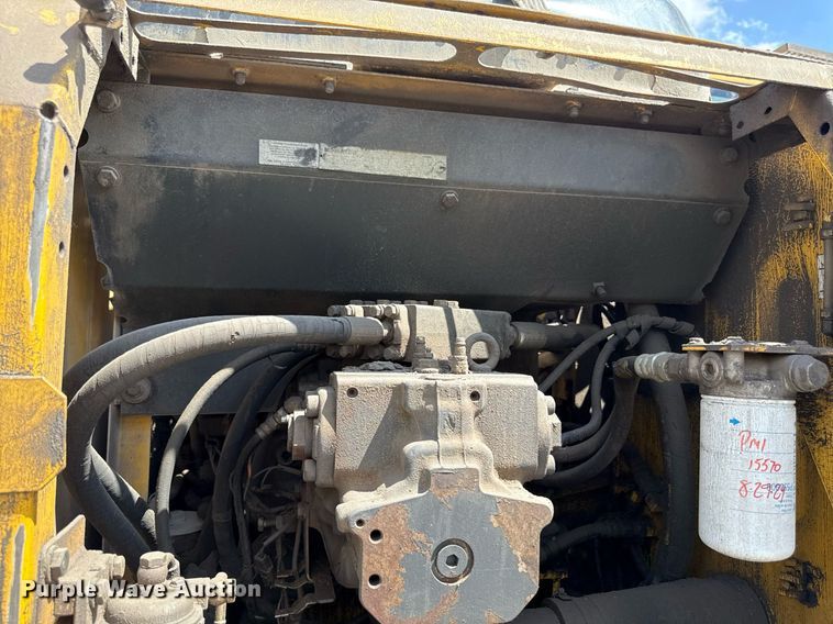 image for item ED4257 2003 Komatsu PC200LC-7L excavator