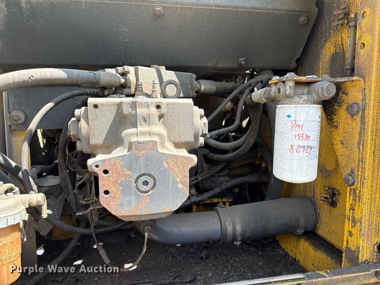 image for item ED4257 2003 Komatsu PC200LC-7L excavator