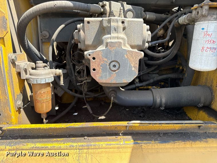 image for item ED4257 2003 Komatsu PC200LC-7L excavator